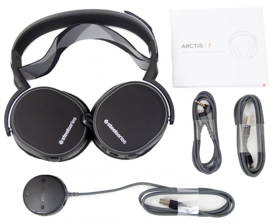 Steelseries Arctis 7 con accessori